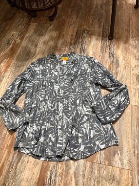 Ruby Rd. Gray & White Leaf-Print Split-Neck Blouse